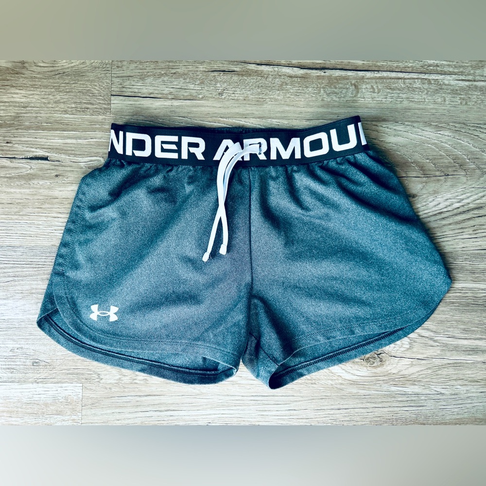 Under Armour Shorts Youth Medium